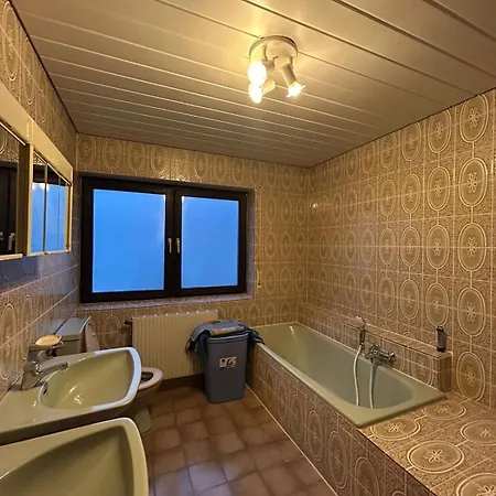 Apartment Spacious Family House Near *