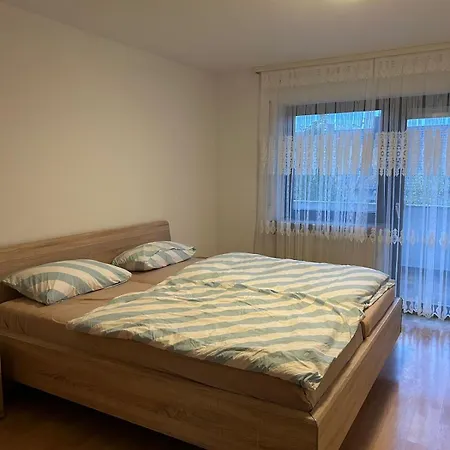 Apartment Spacious Family House Near *